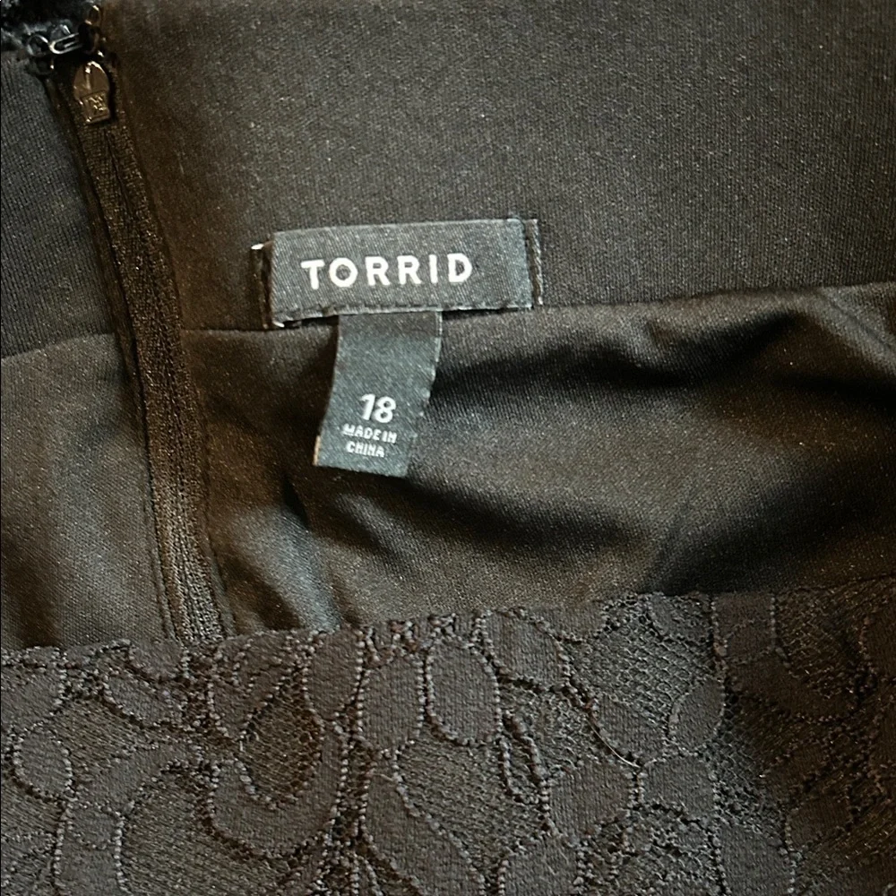 Torrid curvé Elegant Black Floral Lace Maxi Skirt. (Stretch) - Picture 8 of 9